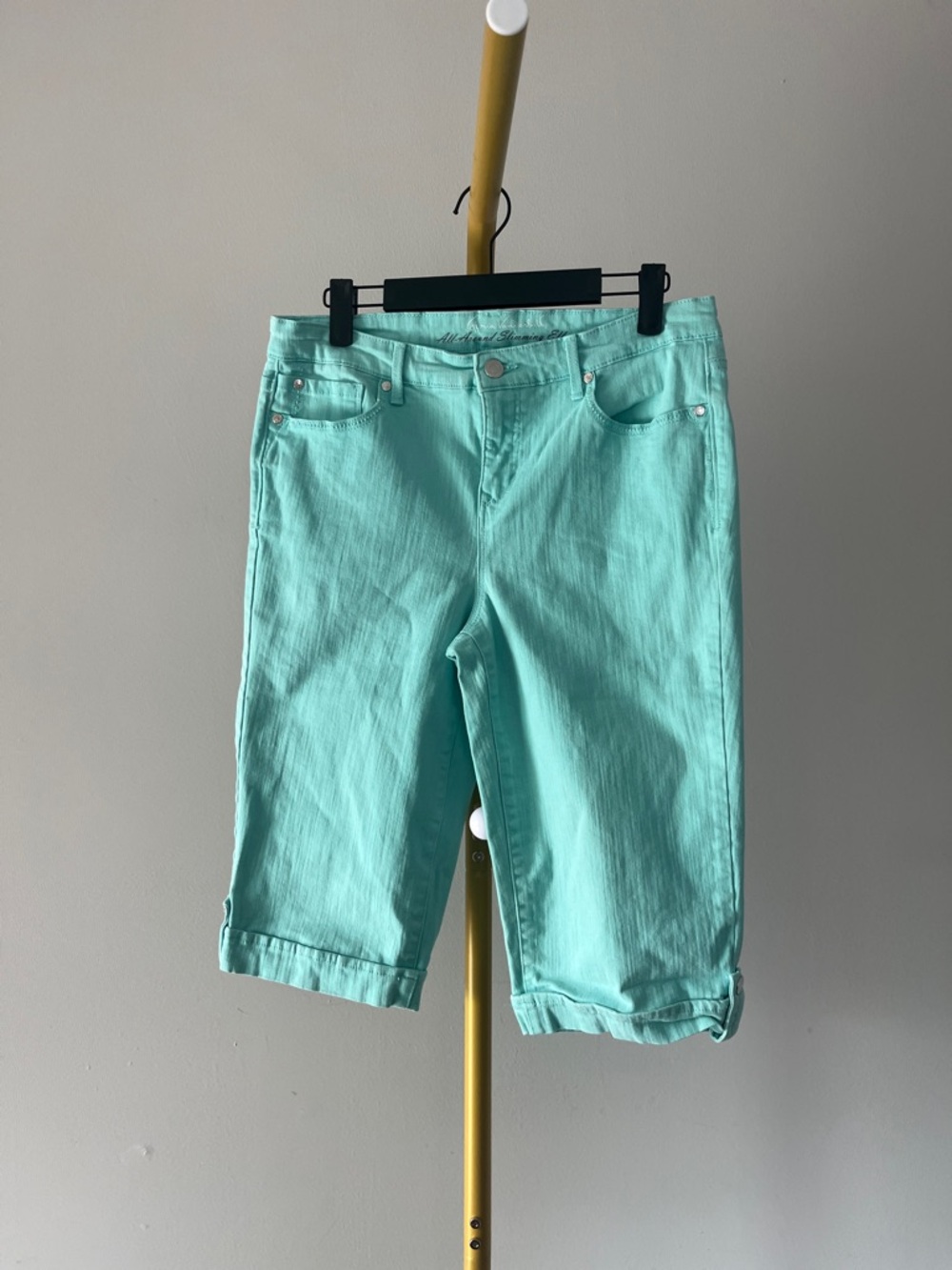 Gloria Vanderbilt Bermuda Shorts Light Blue Embroidered Sequin Size 8 Women